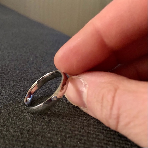 9ct White Gold Custom Made Ring - Picture 5 of 8